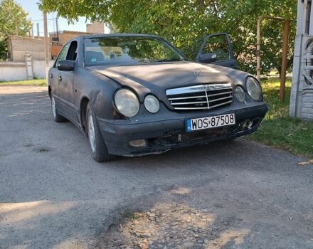 Черный Мерседес Е-Класс, объемом двигателя 2 л и пробегом 443 тыс. км за 1350 $, фото 6 на Automoto.ua