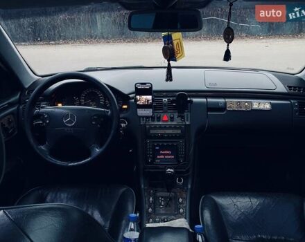 Черный Мерседес Е-Класс, объемом двигателя 4.3 л и пробегом 339 тыс. км за 5000 $, фото 8 на Automoto.ua