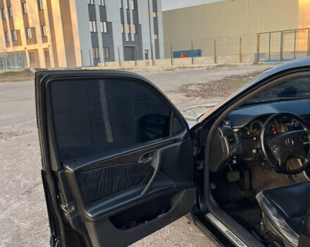 Чорний Мерседес Е-Клас, об'ємом двигуна 3.2 л та пробігом 297 тис. км за 5000 $, фото 12 на Automoto.ua