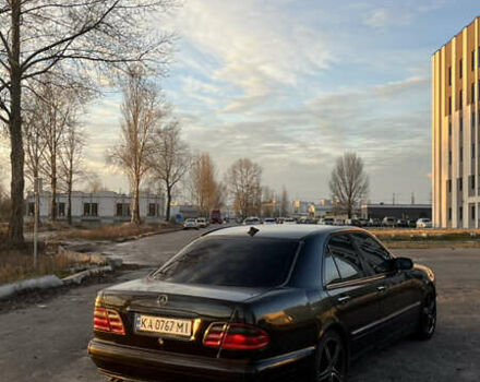 Чорний Мерседес Е-Клас, об'ємом двигуна 3.2 л та пробігом 297 тис. км за 5000 $, фото 4 на Automoto.ua