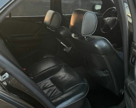 Черный Мерседес Е-Класс, объемом двигателя 3.2 л и пробегом 297 тыс. км за 5000 $, фото 5 на Automoto.ua