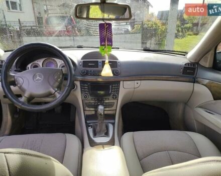 Черный Мерседес Е-Класс, объемом двигателя 1.8 л и пробегом 340 тыс. км за 5100 $, фото 3 на Automoto.ua