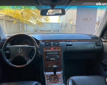 Черный Мерседес Е-Класс, объемом двигателя 2.8 л и пробегом 241 тыс. км за 8490 $, фото 17 на Automoto.ua