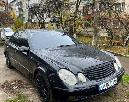 Черный Мерседес Е-Класс, объемом двигателя 3.2 л и пробегом 458 тыс. км за 5000 $, фото 2 на Automoto.ua