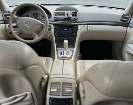 Черный Мерседес Е-Класс, объемом двигателя 3.2 л и пробегом 243 тыс. км за 4699 $, фото 13 на Automoto.ua