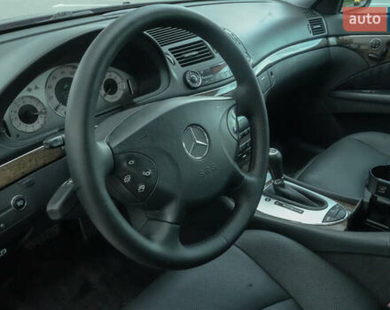 Черный Мерседес Е-Класс, объемом двигателя 4.97 л и пробегом 300 тыс. км за 9300 $, фото 17 на Automoto.ua