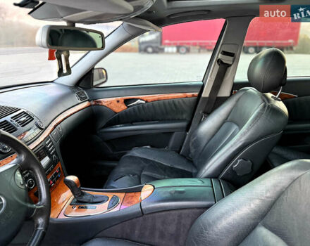 Чорний Мерседес Е-Клас, об'ємом двигуна 3.2 л та пробігом 309 тис. км за 4600 $, фото 29 на Automoto.ua