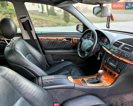 Чорний Мерседес Е-Клас, об'ємом двигуна 3.2 л та пробігом 309 тис. км за 4600 $, фото 30 на Automoto.ua