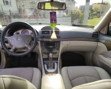 Черный Мерседес Е-Класс, объемом двигателя 1.8 л и пробегом 340 тыс. км за 5100 $, фото 4 на Automoto.ua