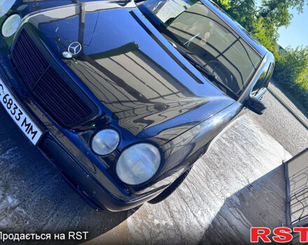 Черный Мерседес Е-Класс, объемом двигателя 2 л и пробегом 200 тыс. км за 4000 $, фото 4 на Automoto.ua