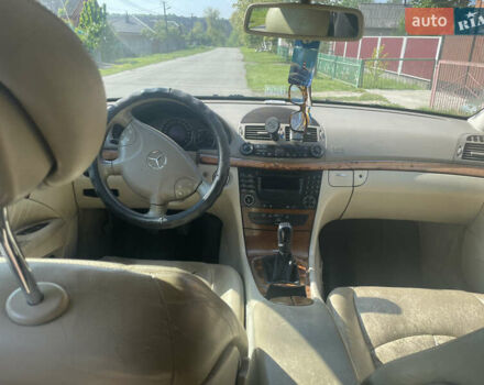 Черный Мерседес Е-Класс, объемом двигателя 2.69 л и пробегом 432 тыс. км за 5700 $, фото 7 на Automoto.ua