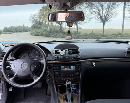 Черный Мерседес Е-Класс, объемом двигателя 2.1 л и пробегом 359 тыс. км за 6600 $, фото 8 на Automoto.ua