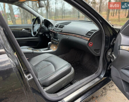 Черный Мерседес Е-Класс, объемом двигателя 3.2 л и пробегом 340 тыс. км за 2999 $, фото 12 на Automoto.ua