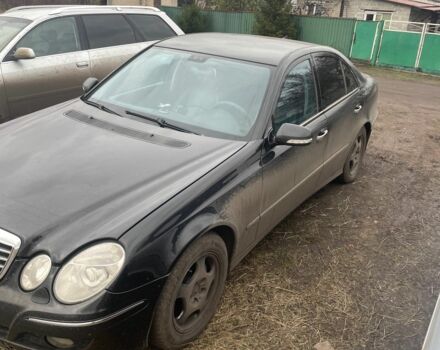 Черный Мерседес Е-Класс, объемом двигателя 3.2 л и пробегом 300 тыс. км за 5211 $, фото 1 на Automoto.ua