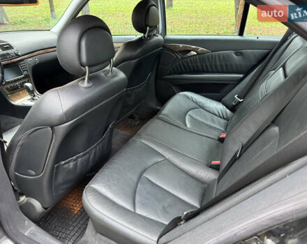 Черный Мерседес Е-Класс, объемом двигателя 3.2 л и пробегом 340 тыс. км за 2999 $, фото 10 на Automoto.ua