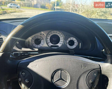 Чорний Мерседес Е-Клас, об'ємом двигуна 3.2 л та пробігом 170 тис. км за 8500 $, фото 16 на Automoto.ua