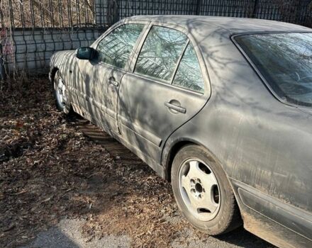 Чорний Мерседес Е-Клас, об'ємом двигуна 0 л та пробігом 250 тис. км за 850 $, фото 2 на Automoto.ua