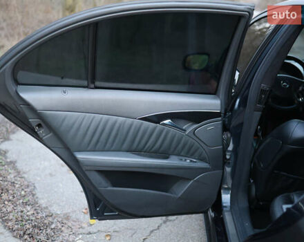 Чорний Мерседес Е-Клас, об'ємом двигуна 5 л та пробігом 320 тис. км за 12000 $, фото 16 на Automoto.ua