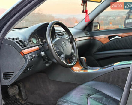 Чорний Мерседес Е-Клас, об'ємом двигуна 3.2 л та пробігом 309 тис. км за 4600 $, фото 18 на Automoto.ua