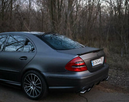 Чорний Мерседес Е-Клас, об'ємом двигуна 5 л та пробігом 320 тис. км за 12000 $, фото 4 на Automoto.ua