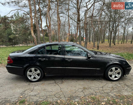 Черный Мерседес Е-Класс, объемом двигателя 3.2 л и пробегом 340 тыс. км за 2999 $, фото 6 на Automoto.ua