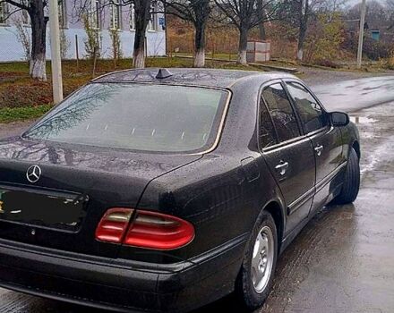 Чорний Мерседес Е-Клас, об'ємом двигуна 2 л та пробігом 380 тис. км за 3900 $, фото 1 на Automoto.ua