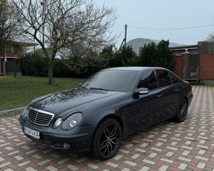 Черный Мерседес Е-Класс, объемом двигателя 2.1 л и пробегом 359 тыс. км за 6600 $, фото 2 на Automoto.ua