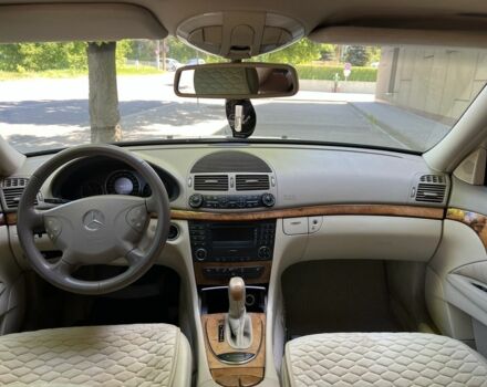 Черный Мерседес Е-Класс, объемом двигателя 2.4 л и пробегом 299 тыс. км за 6500 $, фото 15 на Automoto.ua