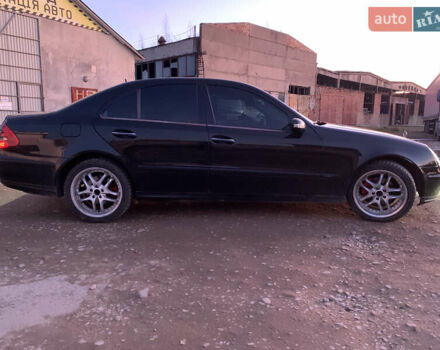 Черный Мерседес Е-Класс, объемом двигателя 2.7 л и пробегом 400 тыс. км за 7299 $, фото 6 на Automoto.ua