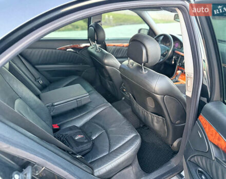 Чорний Мерседес Е-Клас, об'ємом двигуна 3.2 л та пробігом 309 тис. км за 4600 $, фото 32 на Automoto.ua