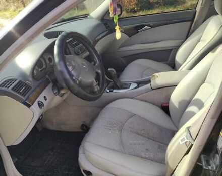 Черный Мерседес Е-Класс, объемом двигателя 1.8 л и пробегом 340 тыс. км за 5100 $, фото 4 на Automoto.ua