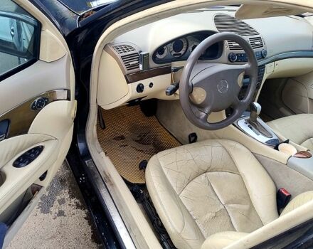 Черный Мерседес Е-Класс, объемом двигателя 2.7 л и пробегом 413 тыс. км за 4950 $, фото 5 на Automoto.ua