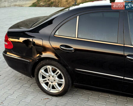 Чорний Мерседес Е-Клас, об'ємом двигуна 3.2 л та пробігом 309 тис. км за 4600 $, фото 13 на Automoto.ua