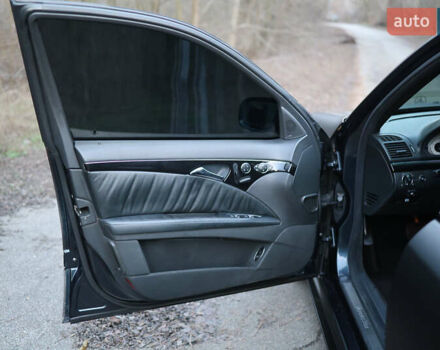 Чорний Мерседес Е-Клас, об'ємом двигуна 5 л та пробігом 320 тис. км за 12000 $, фото 10 на Automoto.ua