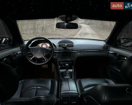 Чорний Мерседес Е-Клас, об'ємом двигуна 5 л та пробігом 320 тис. км за 12000 $, фото 18 на Automoto.ua