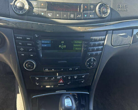 Чорний Мерседес Е-Клас, об'ємом двигуна 3.2 л та пробігом 170 тис. км за 8500 $, фото 17 на Automoto.ua