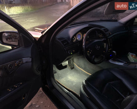Черный Мерседес Е-Класс, объемом двигателя 2.7 л и пробегом 400 тыс. км за 7299 $, фото 18 на Automoto.ua