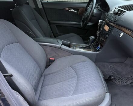 Черный Мерседес Е-Класс, объемом двигателя 2.1 л и пробегом 359 тыс. км за 6600 $, фото 10 на Automoto.ua