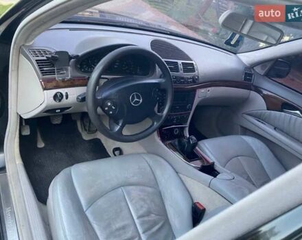 Чорний Мерседес Е-Клас, об'ємом двигуна 1.8 л та пробігом 343 тис. км за 5550 $, фото 8 на Automoto.ua