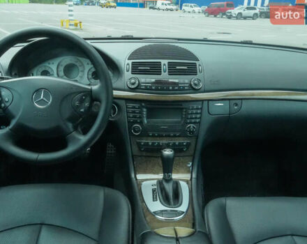 Черный Мерседес Е-Класс, объемом двигателя 4.97 л и пробегом 300 тыс. км за 9300 $, фото 16 на Automoto.ua