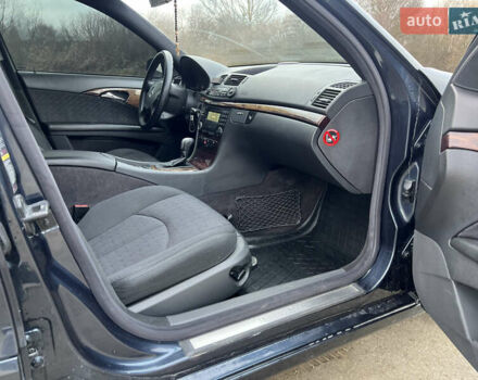 Черный Мерседес Е-Класс, объемом двигателя 2.7 л и пробегом 400 тыс. км за 6900 $, фото 13 на Automoto.ua