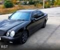 Черный Мерседес Е-Класс, объемом двигателя 2 л и пробегом 250 тыс. км за 5000 $, фото 1 на Automoto.ua