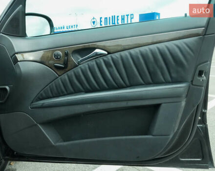Черный Мерседес Е-Класс, объемом двигателя 4.97 л и пробегом 300 тыс. км за 9300 $, фото 24 на Automoto.ua