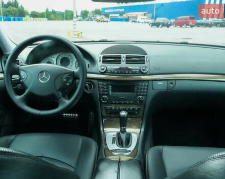 Черный Мерседес Е-Класс, объемом двигателя 4.97 л и пробегом 300 тыс. км за 9300 $, фото 15 на Automoto.ua