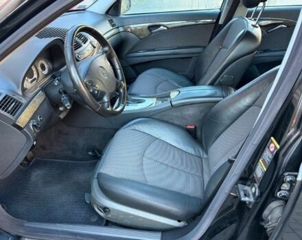 Черный Мерседес Е-Класс, объемом двигателя 2.7 л и пробегом 314 тыс. км за 2200 $, фото 6 на Automoto.ua