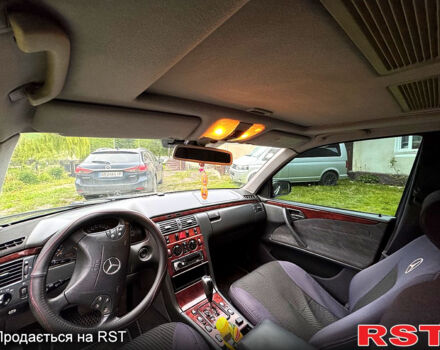 Черный Мерседес Е-Класс, объемом двигателя 2 л и пробегом 200 тыс. км за 4000 $, фото 6 на Automoto.ua