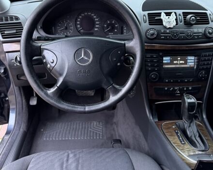 Черный Мерседес Е-Класс, объемом двигателя 2.1 л и пробегом 359 тыс. км за 6600 $, фото 9 на Automoto.ua