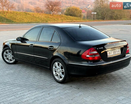 Чорний Мерседес Е-Клас, об'ємом двигуна 3.2 л та пробігом 309 тис. км за 4600 $, фото 5 на Automoto.ua