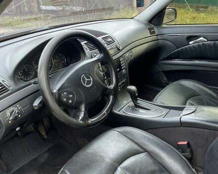 Черный Мерседес Е-Класс, объемом двигателя 2.7 л и пробегом 320 тыс. км за 5450 $, фото 9 на Automoto.ua
