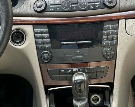 Мерседес Е-Клас 2002 у Кривому Розі на Automoto.ua Чорний Мерседес Е-Клас, об'ємом двигуна 2.6 л та пробігом 307 тис. км за 6500 $, фото 11 на Automoto.ua